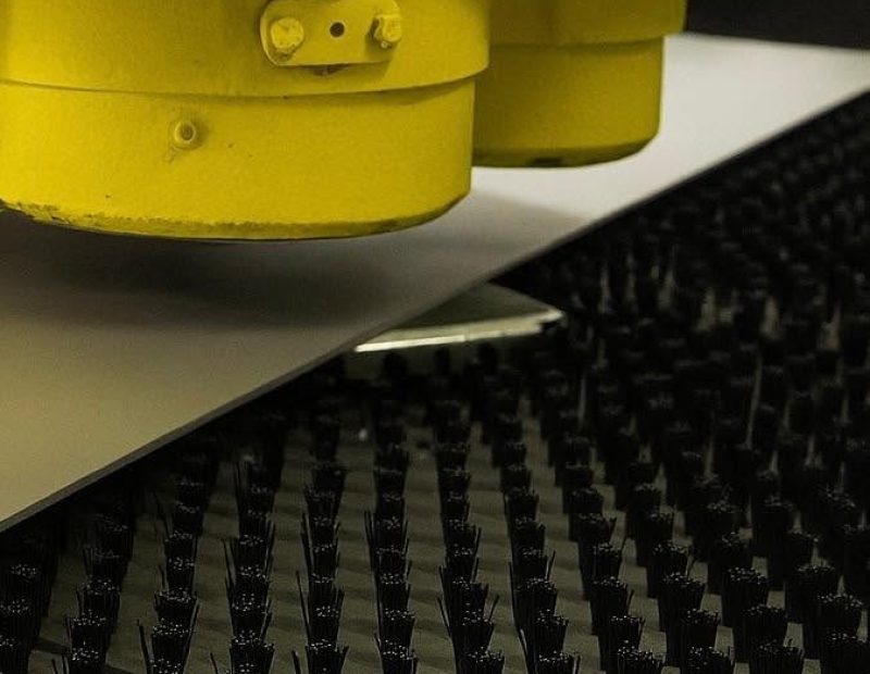 Cepillo plano con fibra de nylon y base de PBC para punzonado CNC en metal mecánica
